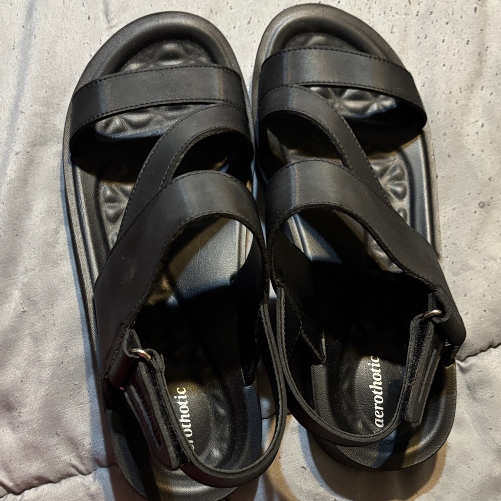 Aerothotic Women's Black Sandals